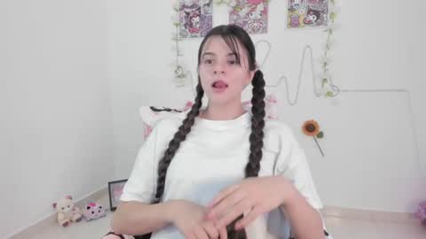 Snapshot of coralinexxx07 chatting on July 14, 2026, 10:15 pm Coraline uwu Bienvenidos al dulce mundo de Coraline Hola amores soy Coraline Una chica tierna juguetona online show from July 14, 2026, 10:15 pm