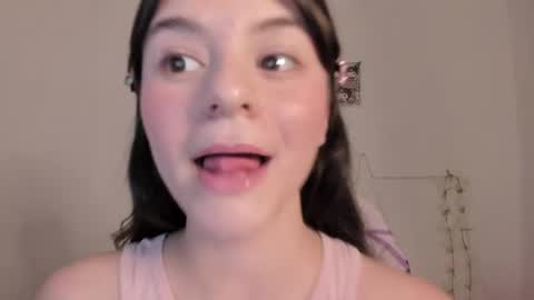 Snapshot of coralinexxx07 chatting on July 28, 2026, 11:58 pm Coraline uwu Bienvenidos al dulce mundo de Coraline Hola amores soy Coraline Una chica tierna juguetona online show from July 28, 2026, 11:58 pm