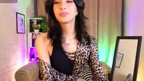 Leya online show from September 15, 2025, 10:32 pm