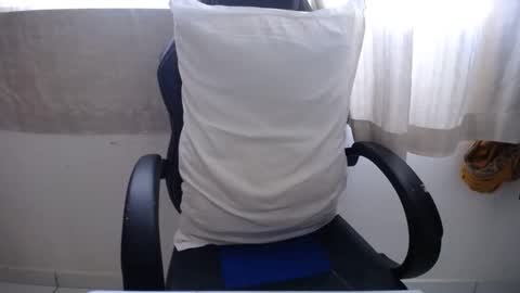 corolaxxl online show from November 25, 2025, 6:52 pm