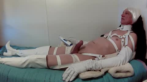 corsetnboots online show from February 19, 2026, 6:04 pm