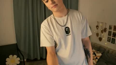 Snapshot of cosmicflirt chatting on March 1, 2026, 9:17 pm Henry online show from March 1, 2026, 9:17 pm