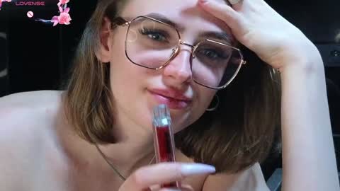 Lili online show from December 8, 2024, 2:18 am