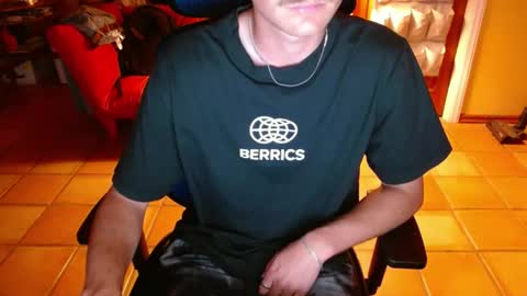 Snapshot of couldbesleeping chatting on November 2, 2025, 6:05 am couldbe online show from November 2, 2025, 6:05 am