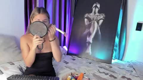 couple_funnyy online show from March 27, 2026, 11:59 pm