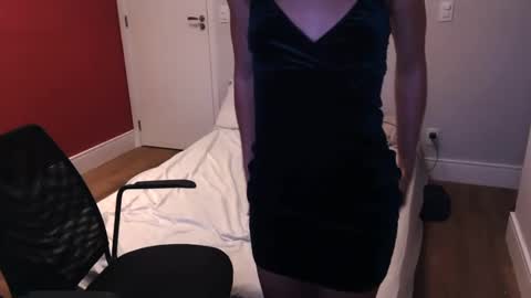 Snapshot of couple_nuts chatting on December 14, 2024, 9:13 pm couple_nuts online show from December 14, 2024, 9:13 pm