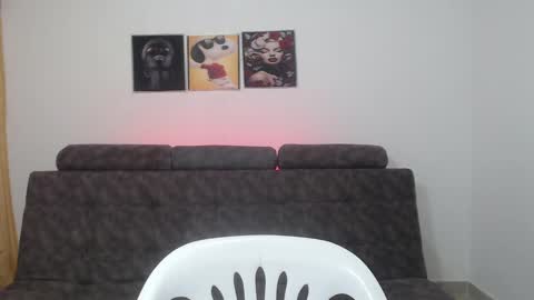  ALEJANDRO Y EMILY  online show from March 1, 2025, 2:23 pm