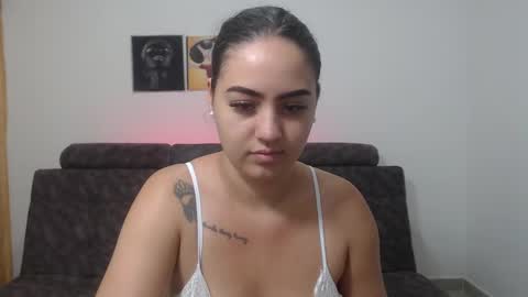  ALEJANDRO Y EMILY  online show from March 11, 2025, 10:51 am