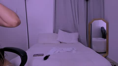 Snapshot of couple_sexxo chatting on December 15, 2024, 12:18 am Couple sexxo online show from December 15, 2024, 12:18 am