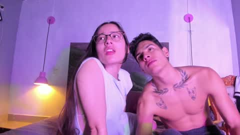 Couplehot  1 online show from January 17, 2025, 4:17 am