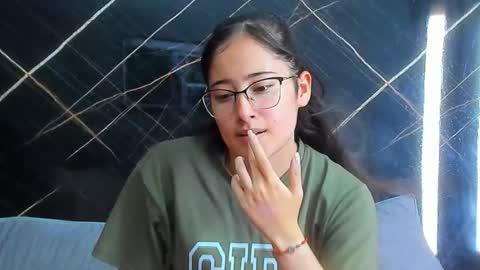Couplehot  1 online show from September 12, 2025, 3:39 am