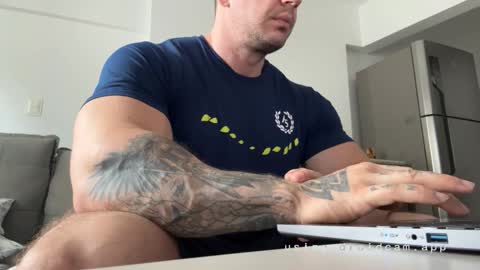 couplemuscle40 online show from October 1, 2025, 12:44 pm