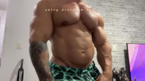 Snapshot of couplemuscle40 chatting on February 13, 2026, 2:18 am couplemuscle40 online show from February 13, 2026, 2:18 am