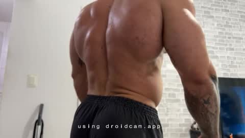 Snapshot of couplemuscle40 chatting on February 18, 2026, 2:46 pm couplemuscle40 online show from February 18, 2026, 2:46 pm