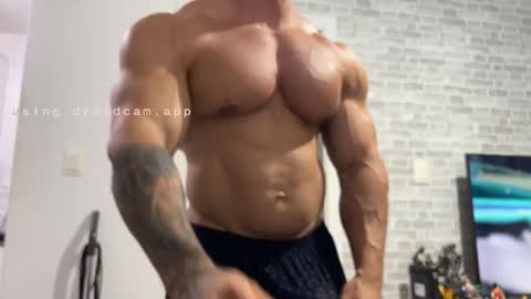 Snapshot of couplemuscle40 chatting on February 23, 2026, 10:40 pm couplemuscle40 online show from February 23, 2026, 10:40 pm