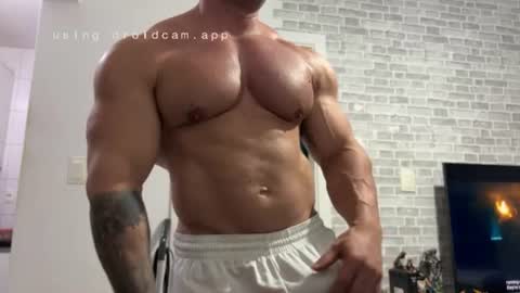 Snapshot of couplemuscle40 chatting on July 4, 2026, 1:23 am couplemuscle40 online show from July 4, 2026, 1:23 am