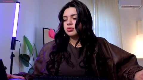 Courtney online show from September 28, 2025, 1:27 pm