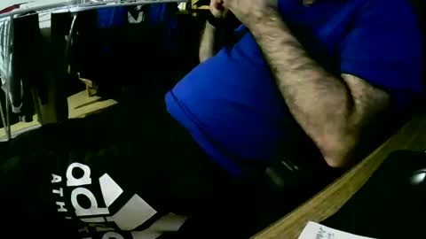 Snapshot of coyote017 chatting on February 17, 2025, 6:26 pm coyote017 online show from February 17, 2025, 6:26 pm