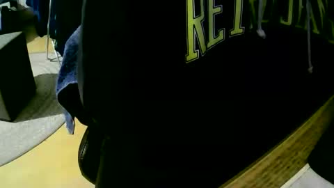 Snapshot of coyote017 chatting on November 5, 2025, 6:52 pm coyote017 online show from November 5, 2025, 6:52 pm