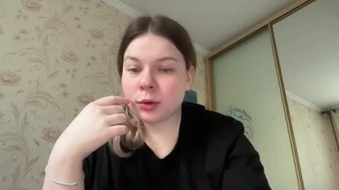 Snapshot of crave_elise chatting on September 21, 2025, 8:05 am Elise online show from September 21, 2025, 8:05 am