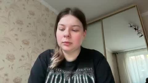 Snapshot of crave_elise chatting on September 26, 2025, 12:53 pm Elise online show from September 26, 2025, 12:53 pm