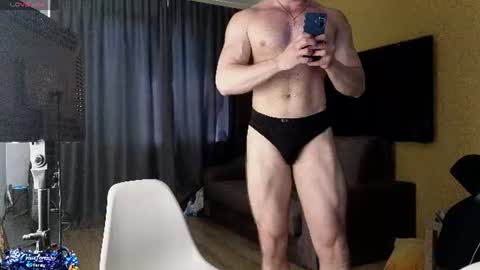Snapshot of cravelorenzo chatting on June 14, 2026, 7:43 am CraveLorenzo online show from June 14, 2026, 7:43 am
