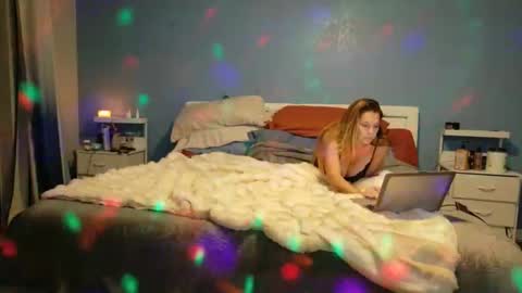 Snapshot of craveusxo chatting on February 16, 2026, 4:08 am CraveUsXo online show from February 16, 2026, 4:08 am