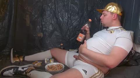 Snapshot of cravingboy chatting on October 24, 2025, 7:54 pm robin online show from October 24, 2025, 7:54 pm