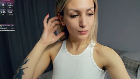 Snapshot of crazy_selfi chatting on February 3, 2025, 2:36 am Emma online show from February 3, 2025, 2:36 am