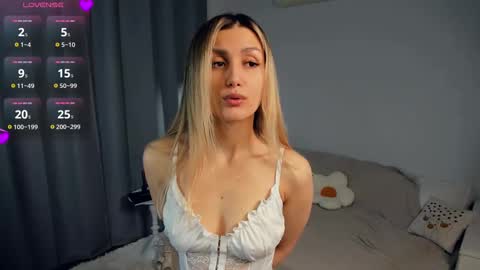 Snapshot of crazy_selfi chatting on March 10, 2025, 2:28 am Emma online show from March 10, 2025, 2:28 am