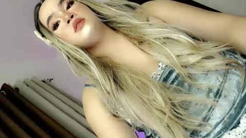 Hot Ayisha online show from October 11, 2025, 5:55 pm