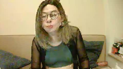 Snapshot of crazychika chatting on October 19, 2025, 3:34 pm Kelly online show from October 19, 2025, 3:34 pm