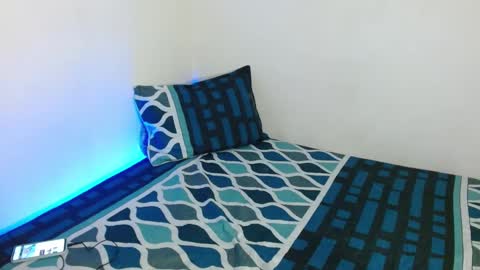 Mely online show from December 4, 2024, 2:20 am