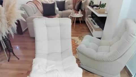 Snapshot of crazygirlsweet chatting on February 27, 2026, 1:33 pm LAURA online show from February 27, 2026, 1:33 pm