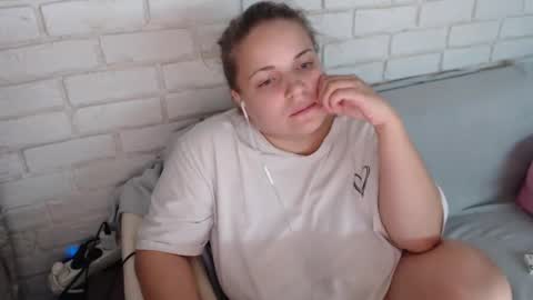 Crazyy Girl  online show from October 31, 2025, 3:24 pm