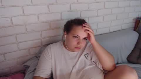 Crazyy Girl  online show from November 21, 2025, 4:05 pm