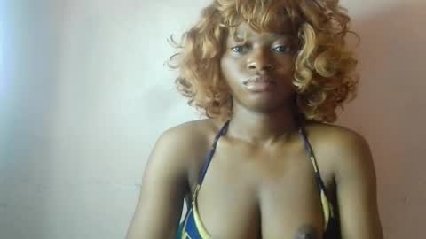 Snapshot of creamy_babyx chatting on June 17, 2026, 6:27 am Creamy babyx online show from June 17, 2026, 6:27 am