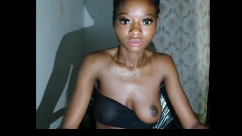 Snapshot of creamy_girl2 chatting on January 12, 2026, 5:45 am Creamy girl2 online show from January 12, 2026, 5:45 am
