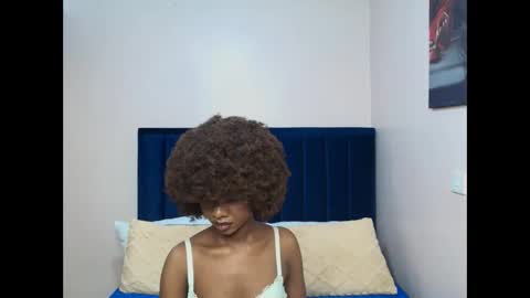 Snapshot of creamybabee chatting on December 21, 2025, 10:39 pm queen online show from December 21, 2025, 10:39 pm