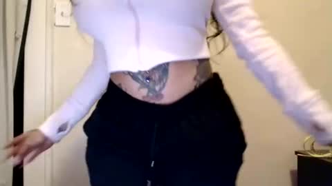 CreamyExotica online show from February 3, 2025, 4:04 am