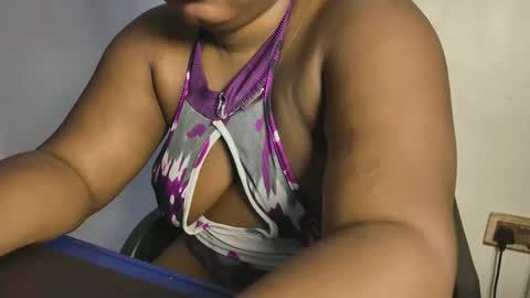 creamyposh1 online show from December 16, 2025, 4:28 am