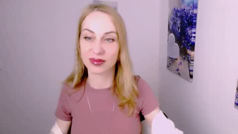 Snapshot of create_your_own_sun chatting on February 21, 2026, 1:45 pm Lera online show from February 21, 2026, 1:45 pm