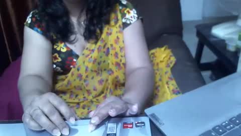 Snapshot of crezybhabihot chatting on January 2, 2025, 11:31 am Sonika69 online show from January 2, 2025, 11:31 am