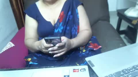 Snapshot of crezybhabihot chatting on January 3, 2025, 6:35 pm Sonika69 online show from January 3, 2025, 6:35 pm
