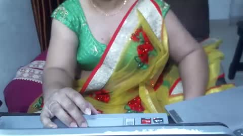 Snapshot of crezybhabihot chatting on January 4, 2025, 8:48 pm Sonika69 online show from January 4, 2025, 8:48 pm