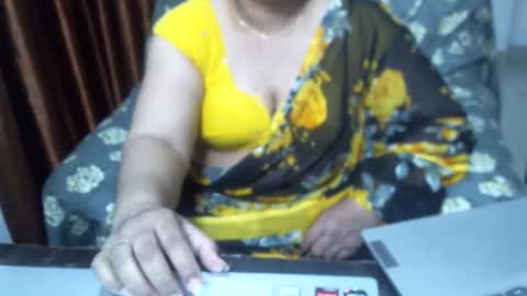 Snapshot of crezybhabihot chatting on January 18, 2025, 10:39 am Sonika69 online show from January 18, 2025, 10:39 am