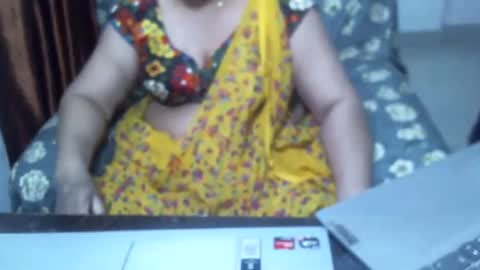 Snapshot of crezybhabihot chatting on January 25, 2025, 11:44 am Sonika69 online show from January 25, 2025, 11:44 am