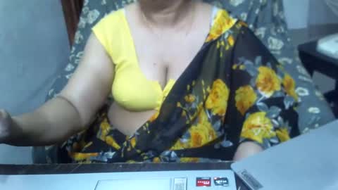 Snapshot of crezybhabihot chatting on March 2, 2025, 11:42 pm Sonika69 online show from March 2, 2025, 11:42 pm