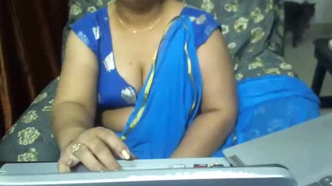 Snapshot of crezybhabihot chatting on March 4, 2025, 10:35 am Sonika69 online show from March 4, 2025, 10:35 am