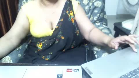 Snapshot of crezybhabihot chatting on March 12, 2025, 12:04 pm Sonika69 online show from March 12, 2025, 12:04 pm